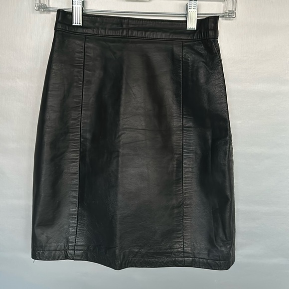 WILSON LEATHER Black Leather Mini Pencil Skirt Lined Back Zip Closure Size 4 - Picture 1 of 8